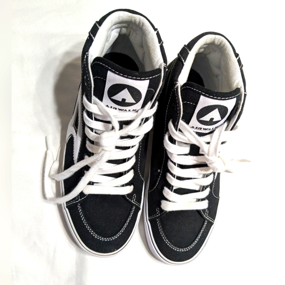 Airwalk High top shoes